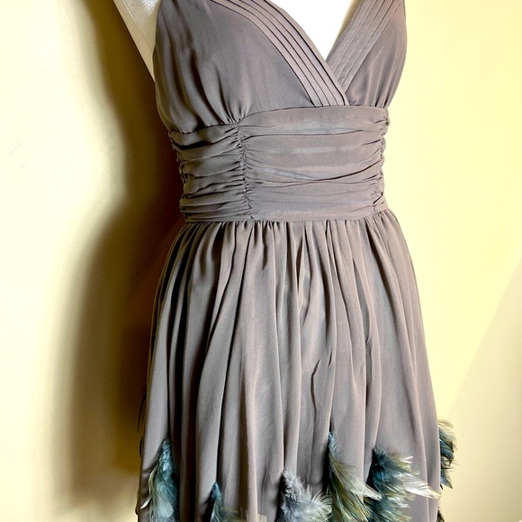 Gray TWELVE by TWELVE Short Dress W Blue Gray Feathers on Skirt! Size 4 - Picture 5 of 13